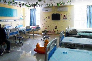 成都哪家医院看羊癫疯好?婴幼儿早期癫痫病有哪些症状?